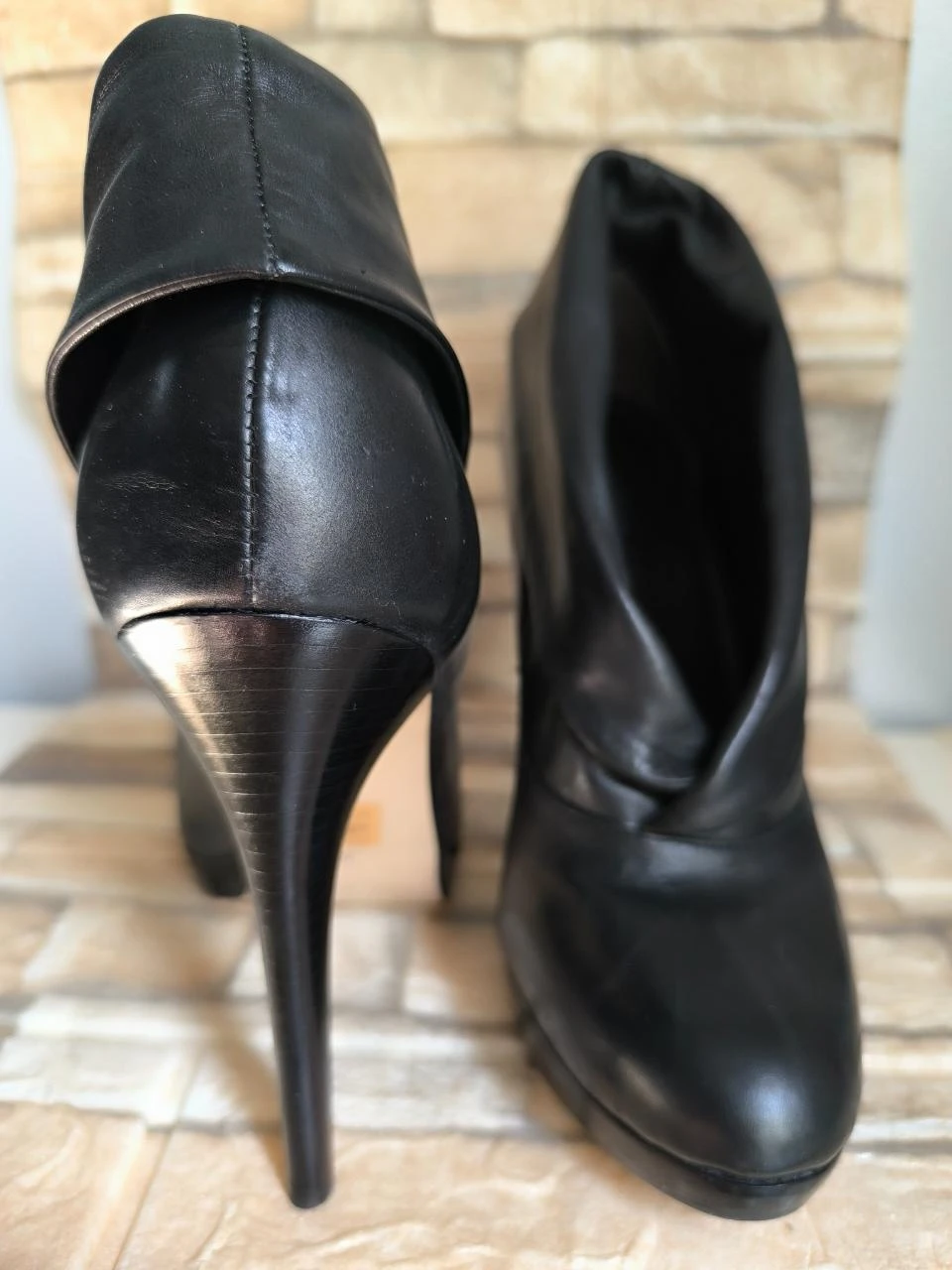Escarpins de Couro Preto Feminino – Saltos 10 cm – Tamanho 40 – Muito Bom Estado – photo 4